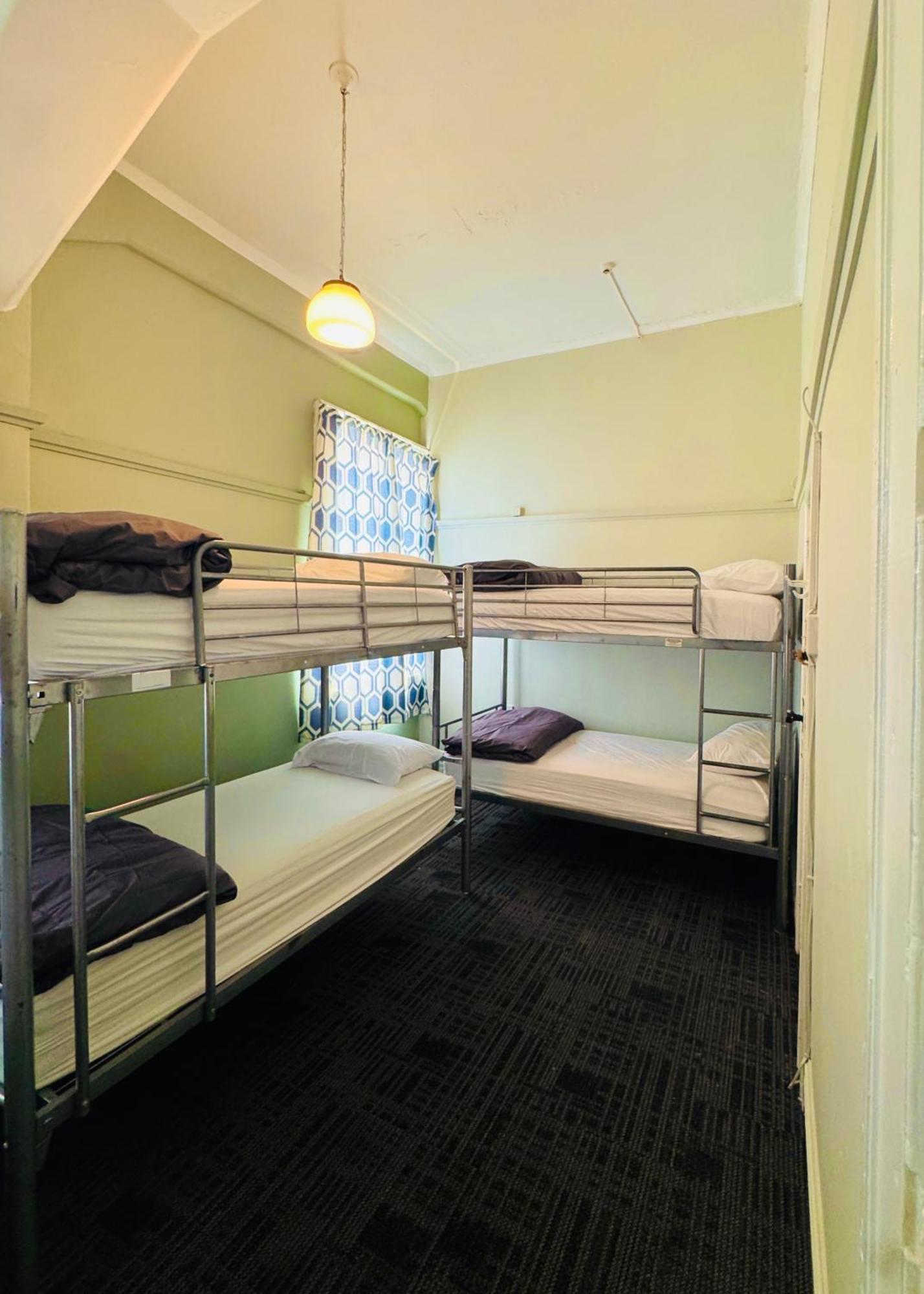 Crashpalace Backpackers Napier Exterior photo