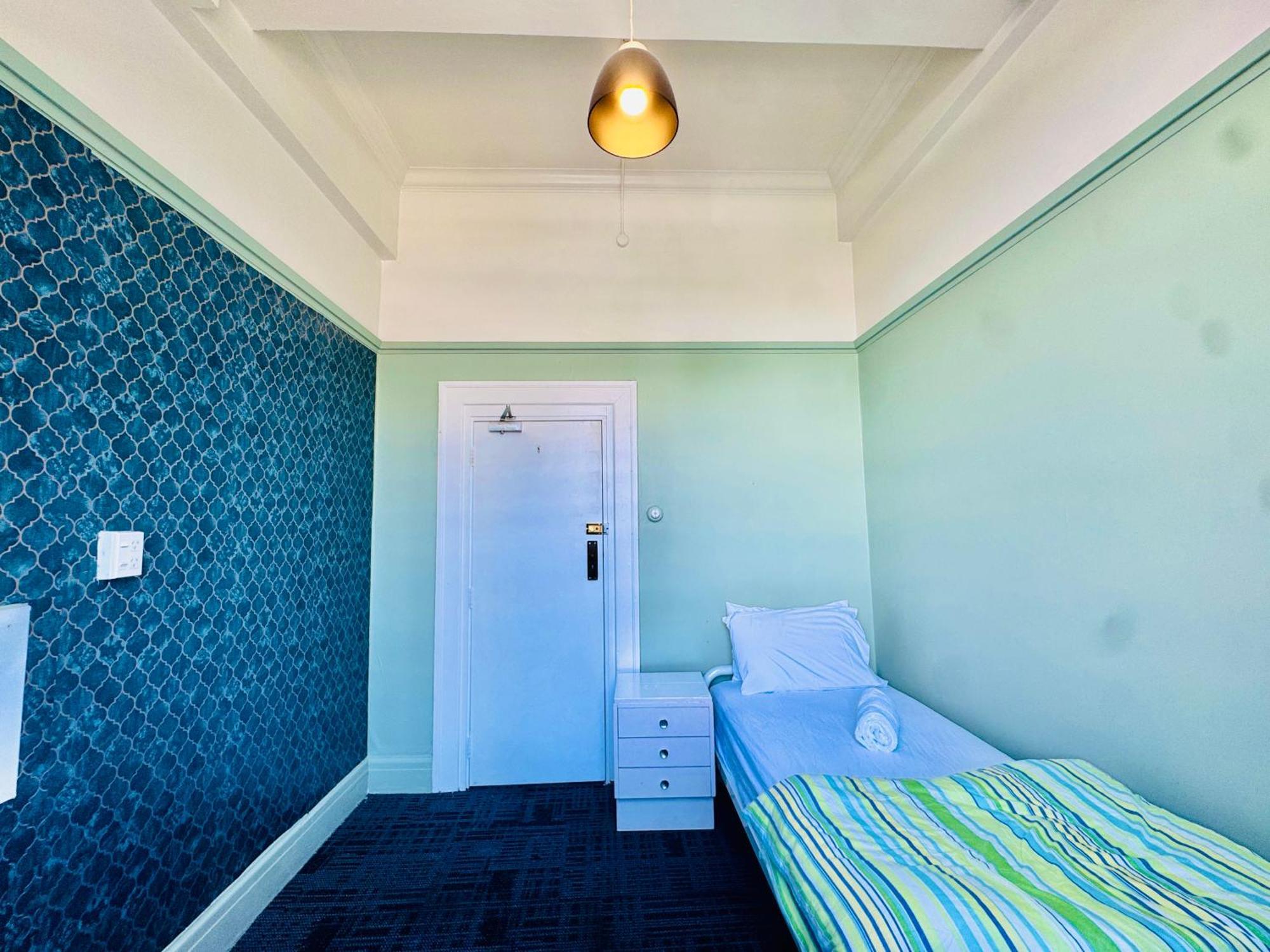 Crashpalace Backpackers Napier Exterior photo